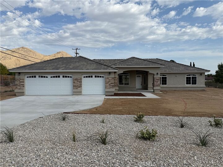 19375 Corwin Road  Apple Valley CA 92307 photo