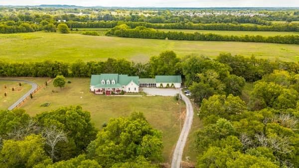 Property Photo: 650 Neals Ln TN 37066