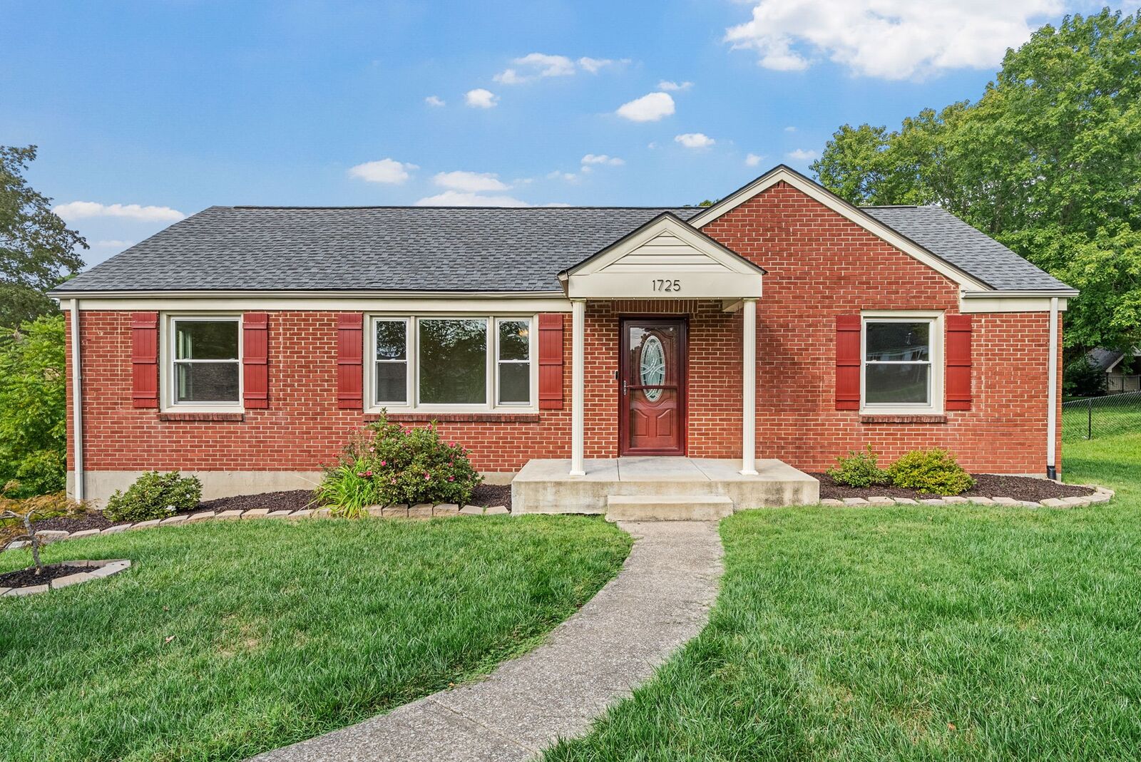 Property Photo:  1725 Valley Rd  TN 37043