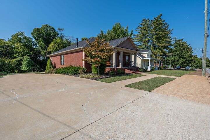 Property Photo: 219 Waterloo St TN 38464