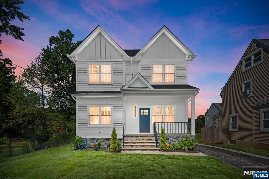 Property Photo:  7 Swan Road  NJ 07039 