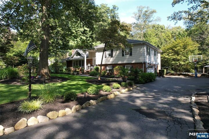 Property Photo:  529 Covington Place  NJ 07481 