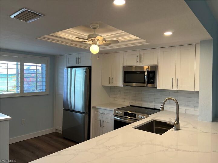 Property Photo:  146 Cypress Way E #6  FL 34110