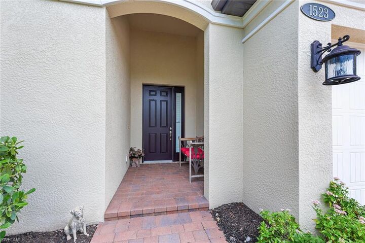 Property Photo:  1523 Mockingbird Dr  FL 34120 