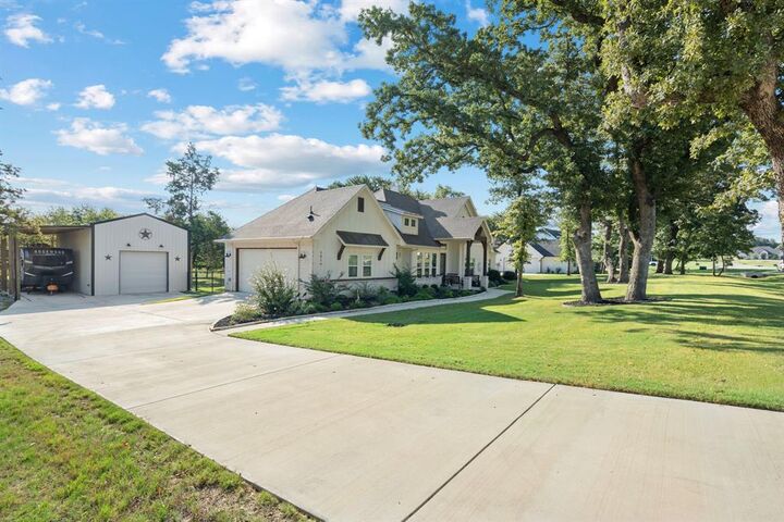 Property Photo:  3016 Fossil Oaks Drive  TX 76020 
