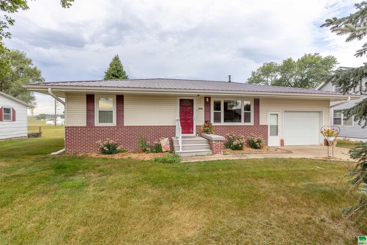 Property Photo:  503 S 1st Ave  IA 51004 