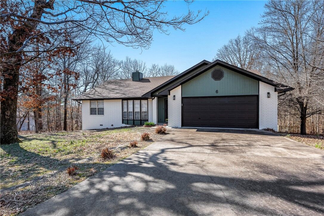 Property Photo: 6 Hursley Lane AR 72714