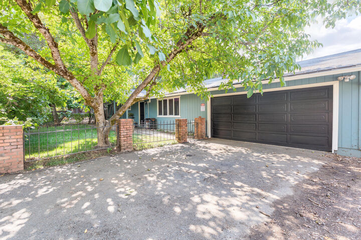 Property Photo: 634 Frederick Court OR 97523