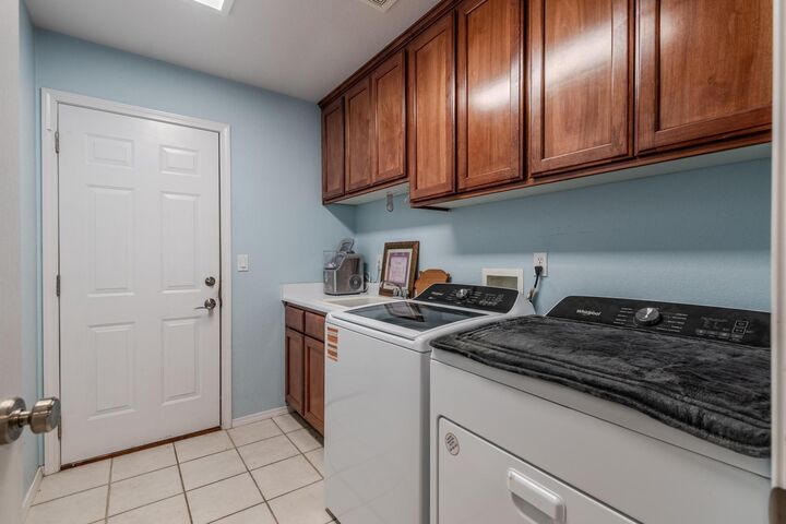 Property Photo: 1071 Castlewood Drive OR 97504