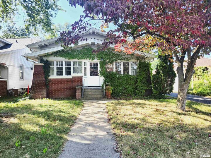 Property Photo:  2625 N Linn Street  IL 61604 