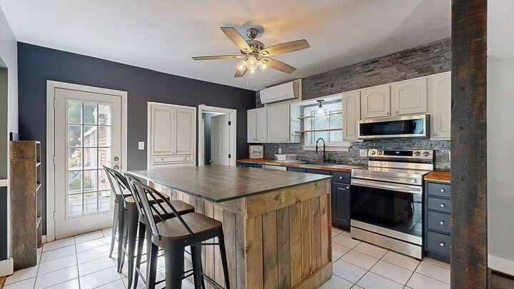 Property Photo: 289 Main St MA 01543