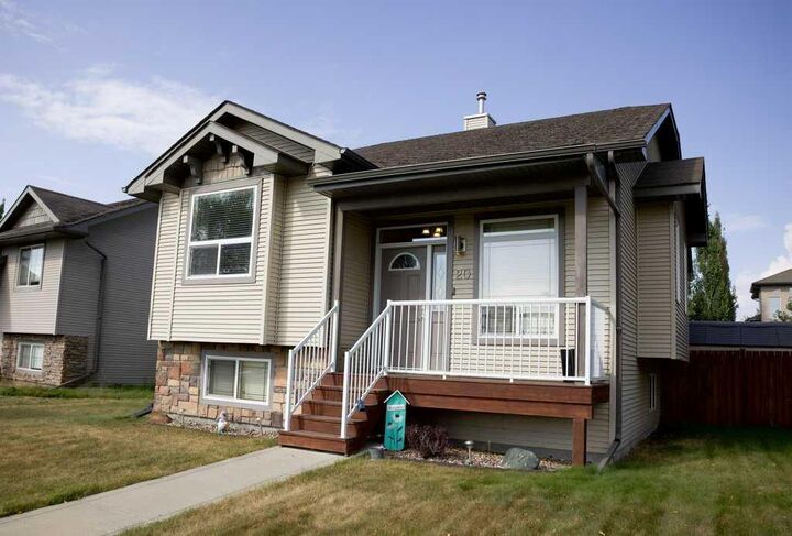 Property Photo: 20 Ironstone Drive AB T4R 2R2