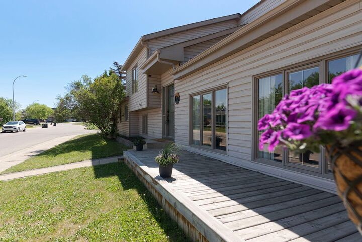Photo de la propriété:  105 Whiteoak Garden  AB T9K 1A7 