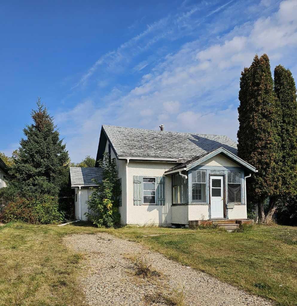 Property Photo: 9304 107 Avenue AB T8V 1K6