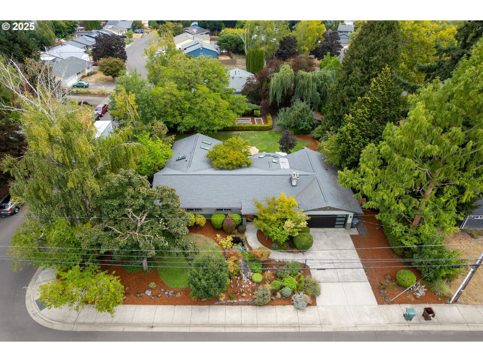 Property Photo:  190 NE 37th Ave  OR 97124 