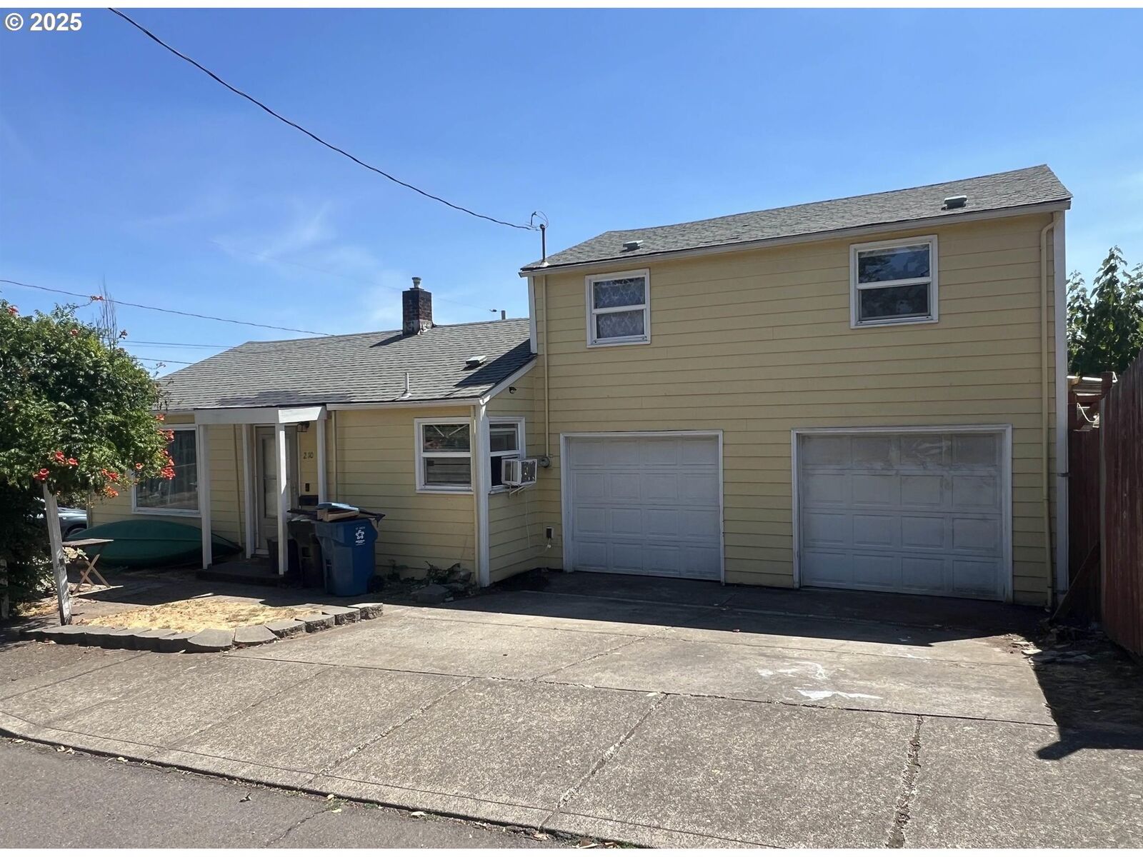 Property Photo:  210 Hoyt St  OR 97302 