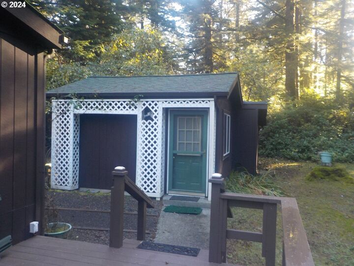 Property Photo: 4640 Mitchell Loop Rd OR 97439