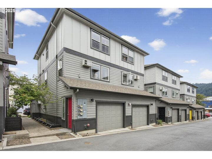 6735 N Salem Ave  Portland OR 97203 photo