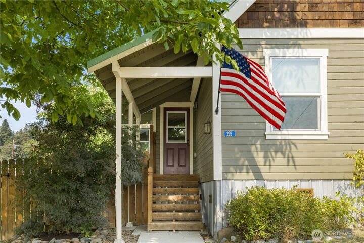 Property Photo: 205 E Arizona Avenue WA 98941