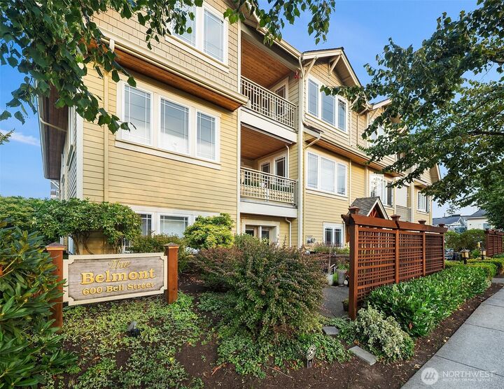 Property Photo: 600 Bell Street 302 WA 98020