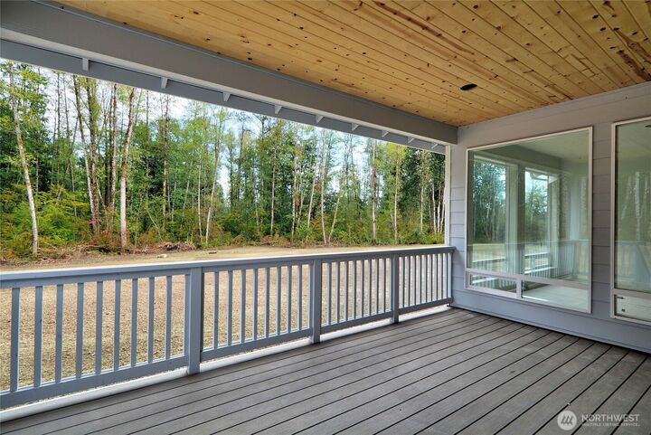 Property Photo: 26913 3rd Avenue NE WA 98223