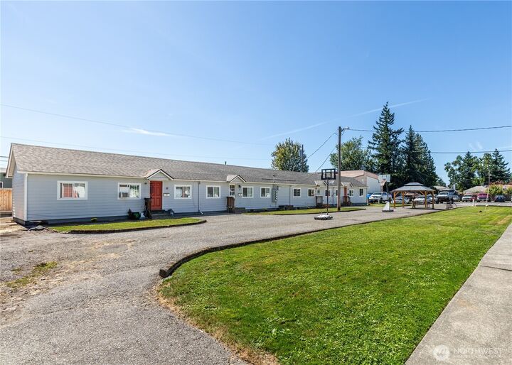 Property Photo:  2054  Roosevelt Avenue  WA 98022 