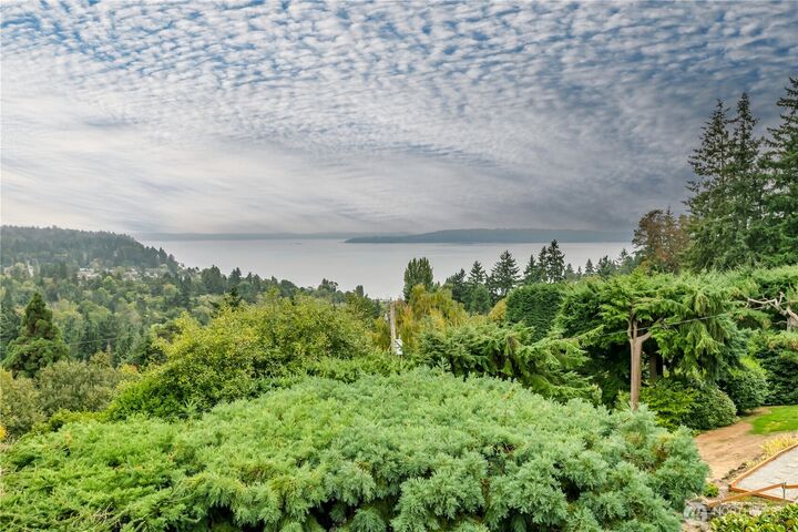 Property Photo: 1233 SW 171st Place WA 98166