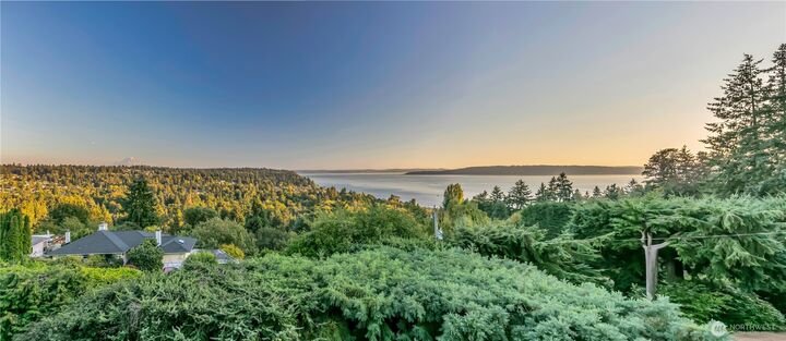 Property Photo:  1233 SW 171st Place  WA 98166 