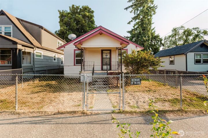 Property Photo:  1515  9th Street  WA 98337 