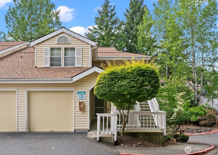 Property Photo: 2540 118th Avenue SE 202 WA 98005