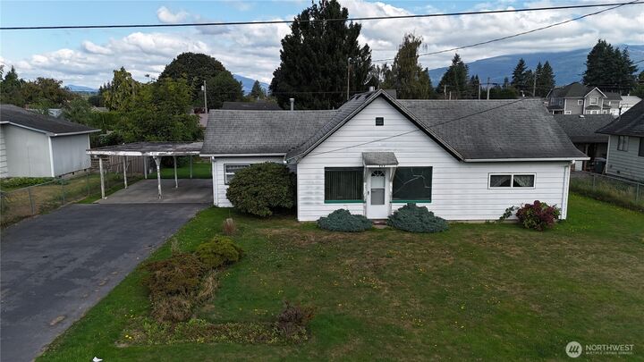 Property Photo:  832  Alexander Street  WA 98284 