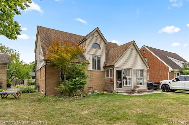 Property Photo:  3 Morross Court  MI 48126 