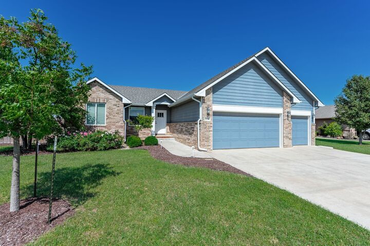Property Photo: 2018 E Clover Ct KS 67002-8446