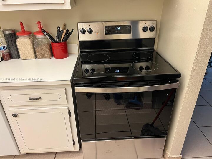 Property Photo: 500 Executive Center Dr 3E FL 33401