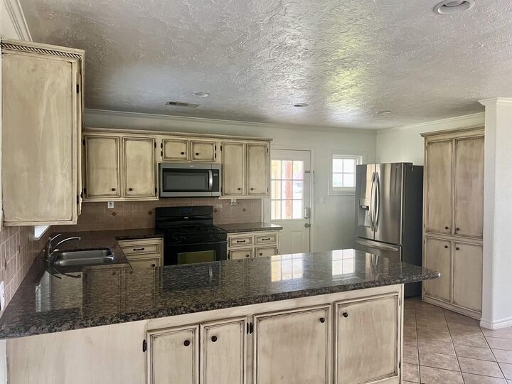 Property Photo:  1318 Herring Ave  TX 77651 