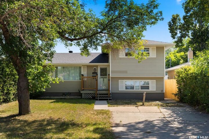Photo de la propriété:  1341 9th Avenue N  SK S4R 0E6 