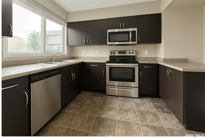 Property Photo:  315 N Avenue S 4  SK S7M 2N2 