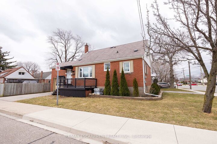 Photo de la propriété:  4 Sunning Hill Avenue Upper  ON L8T 4Z1 