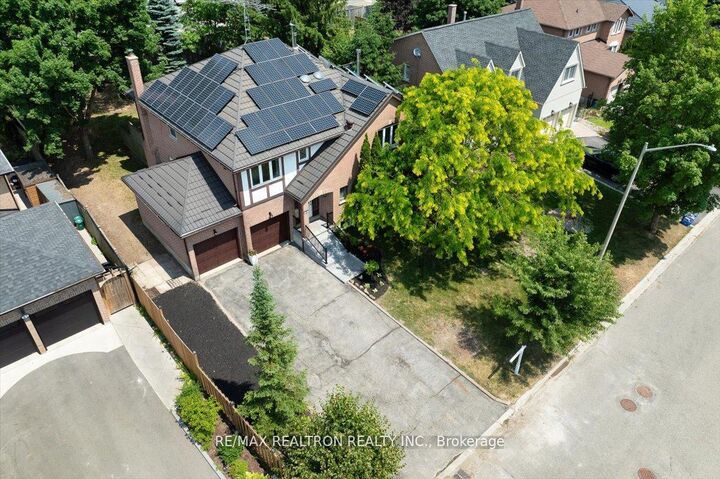 Property Photo:  29 Westbourne Court  ON L4E 2K8 