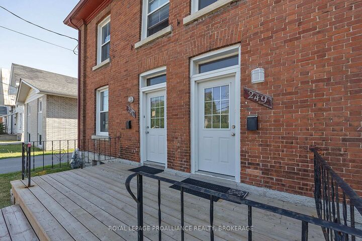 Property Photo:  249 Division Street  ON K7K 3Z5 