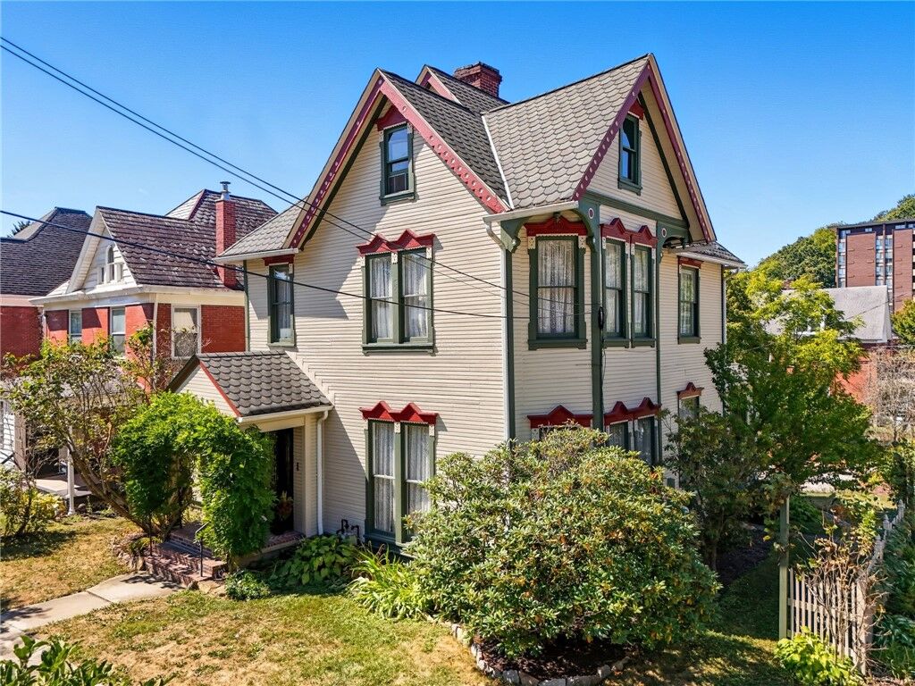 Property Photo:  522 N McKean St  PA 16001 