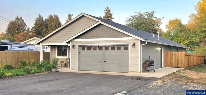 1651 13th Av  Sweet Home OR 97386 photo
