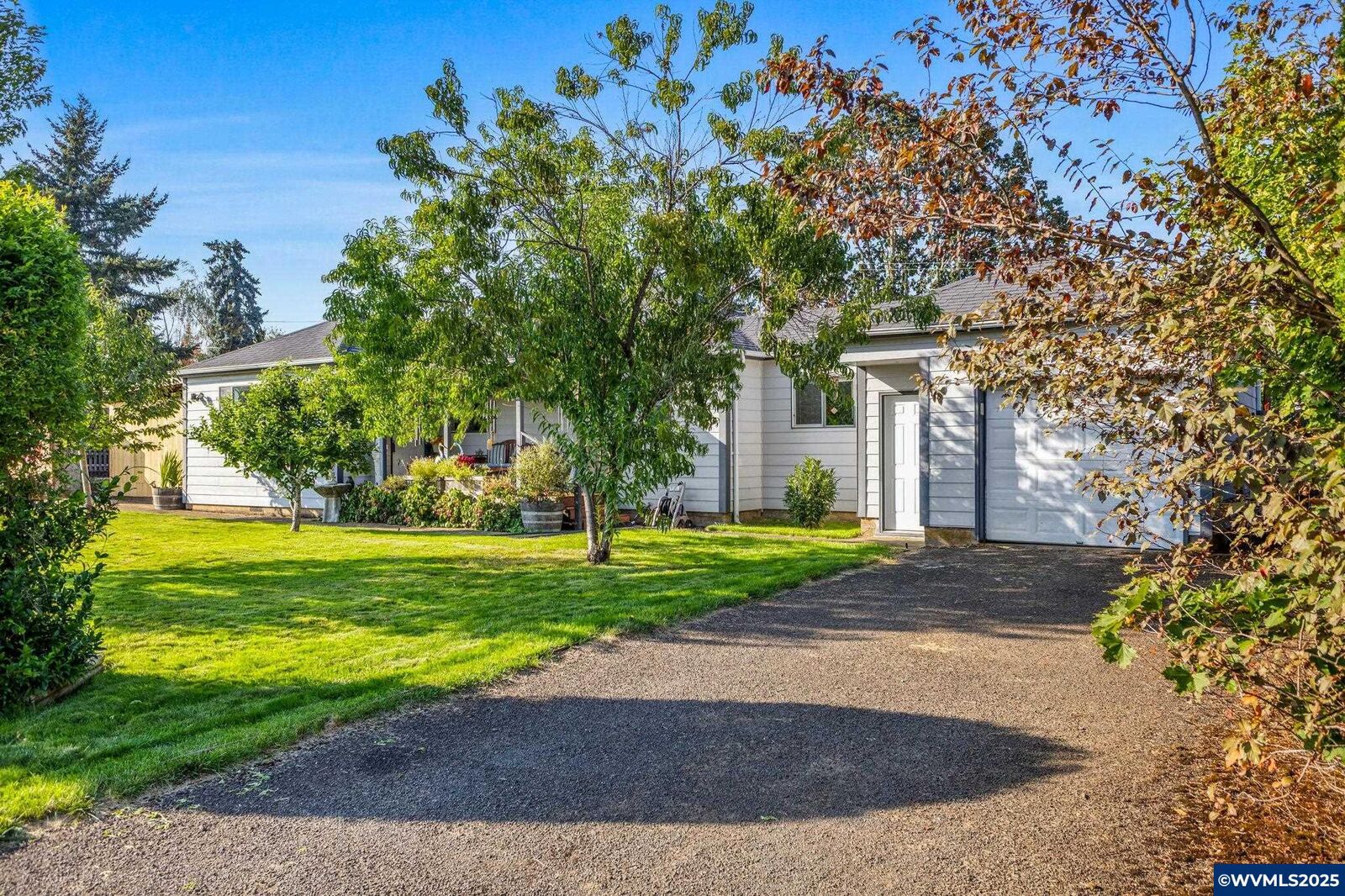 Property Photo: 192 NW Denton Av OR 97338