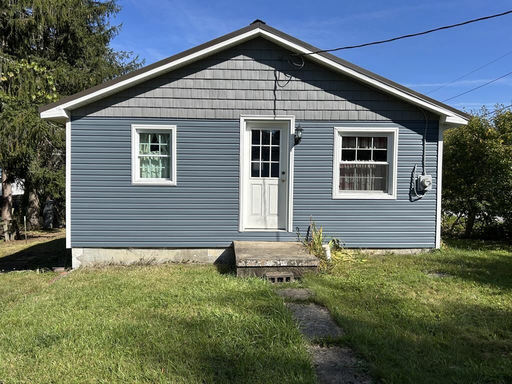 Property Photo:  36102 Idlewild Street  PA 16438 
