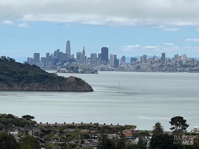 Property Photo: 28 Marinero Circle 24 CA 94920