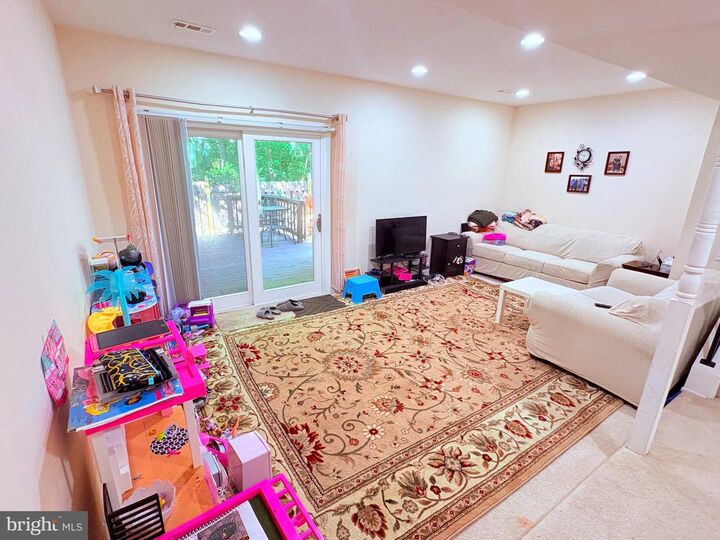 Property Photo:  15068 Catbrier Court  VA 22193 