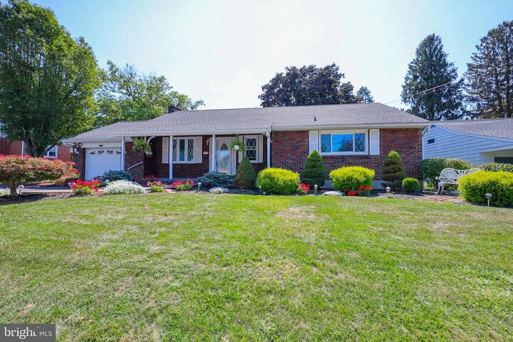 928 Walnut Street  Akron PA 17501 photo