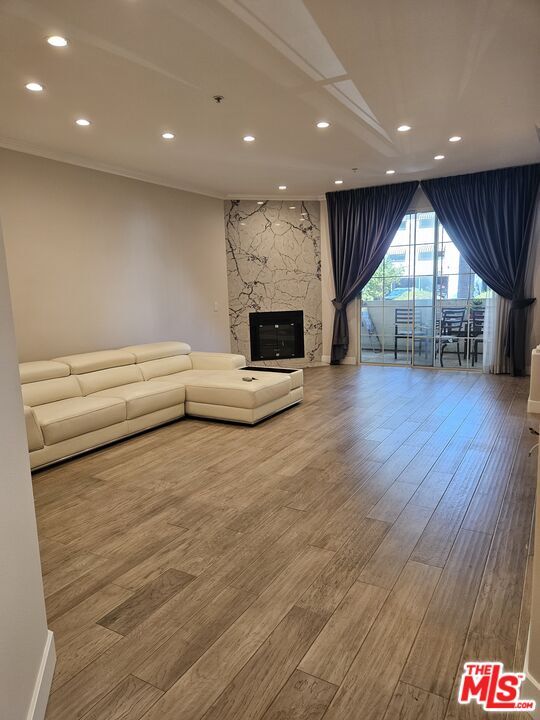 Property Photo: 7218 Hillside Ave CA 90046