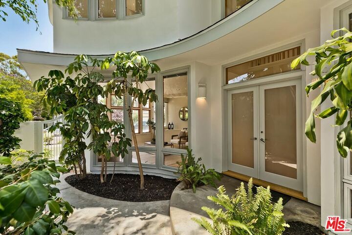 Property Photo:  1307 Ozone Ave  CA 90405