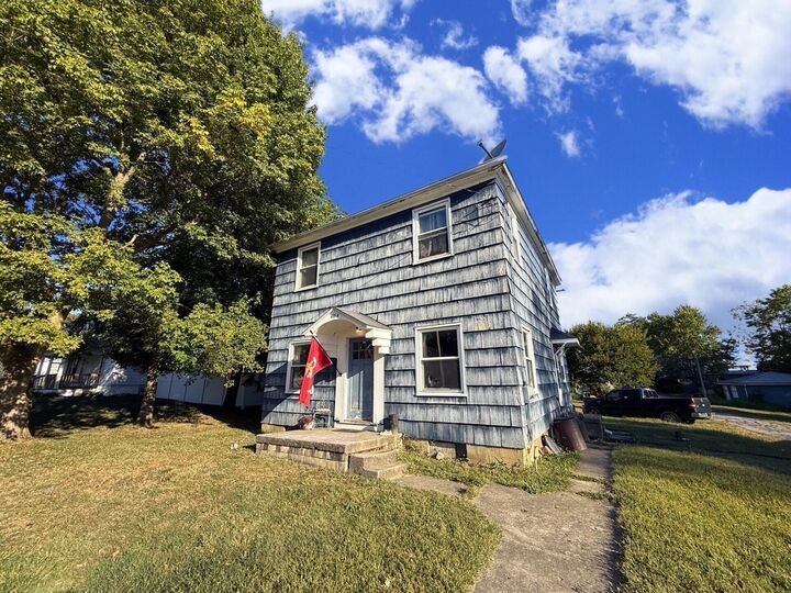 Property Photo:  1084 Pike SW Street  OH 43018 